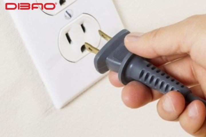 Ổ cắm không phát ra điện cũng làm sạc không hiện đèn đỏ