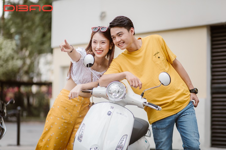 Tesla S là mẫu xe yêu thích của hot girl 7 thứ tiếng – Khánh Vy