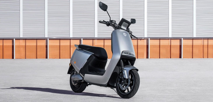 Top 3 xe máy điện thông minh kết nối với smartphone đáng mua nhất hiện nay