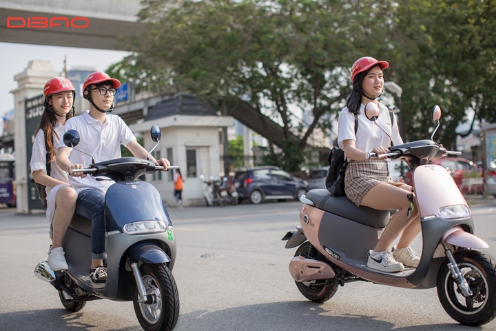 Nên mua xe máy điện hay xe máy xăng để chạy trong đô thị?