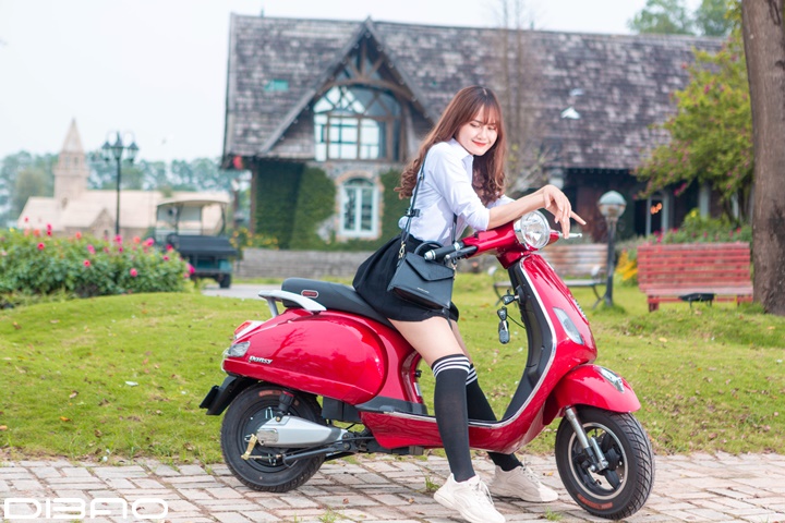 Nên mua điện kiểu dáng Vespa nào? Xe điện dáng Vespa giá bao nhiêu?